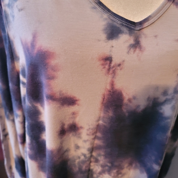 Long sleeve splattered tee ♡ - Picture 2 of 3